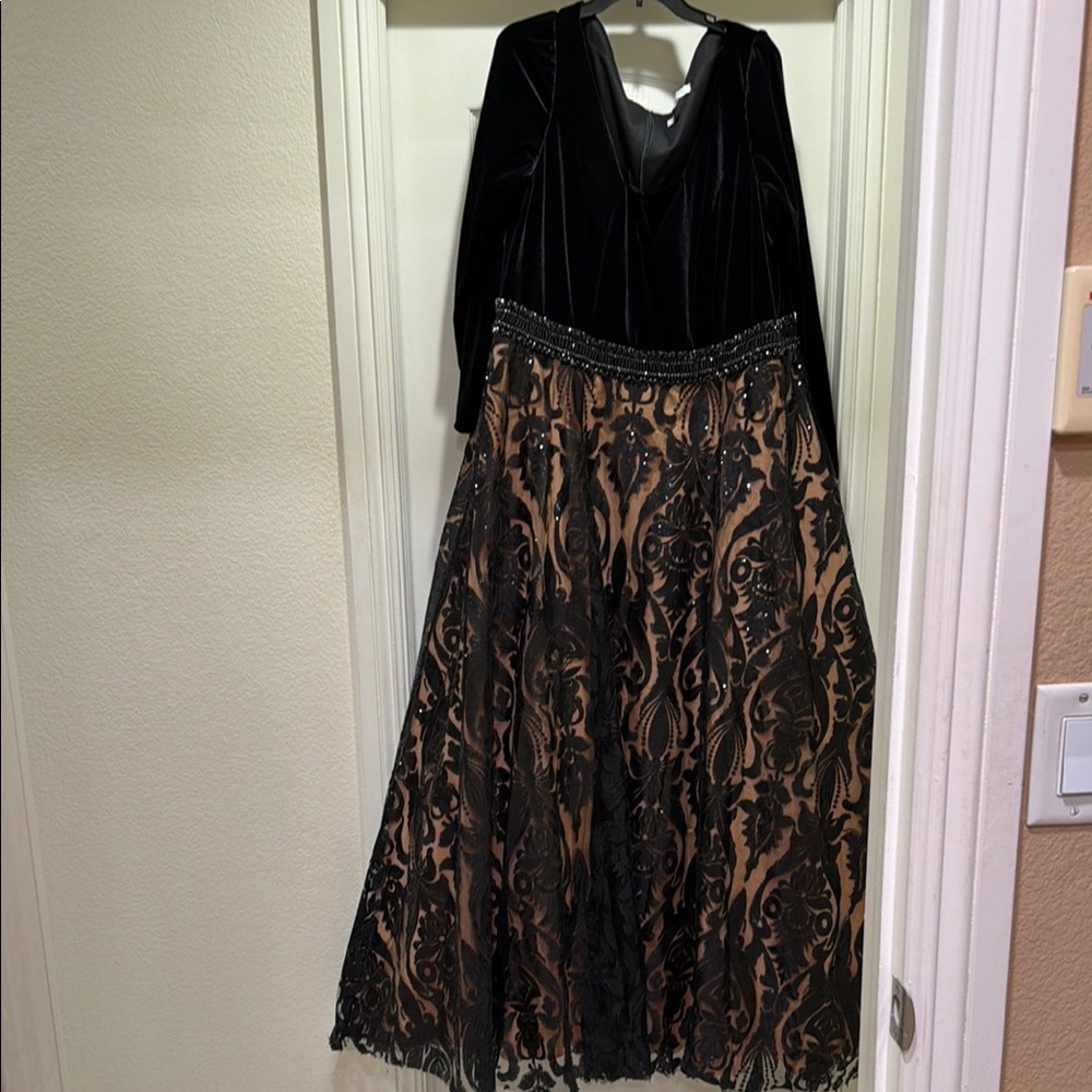 Mac Duggal Black Formal Gown